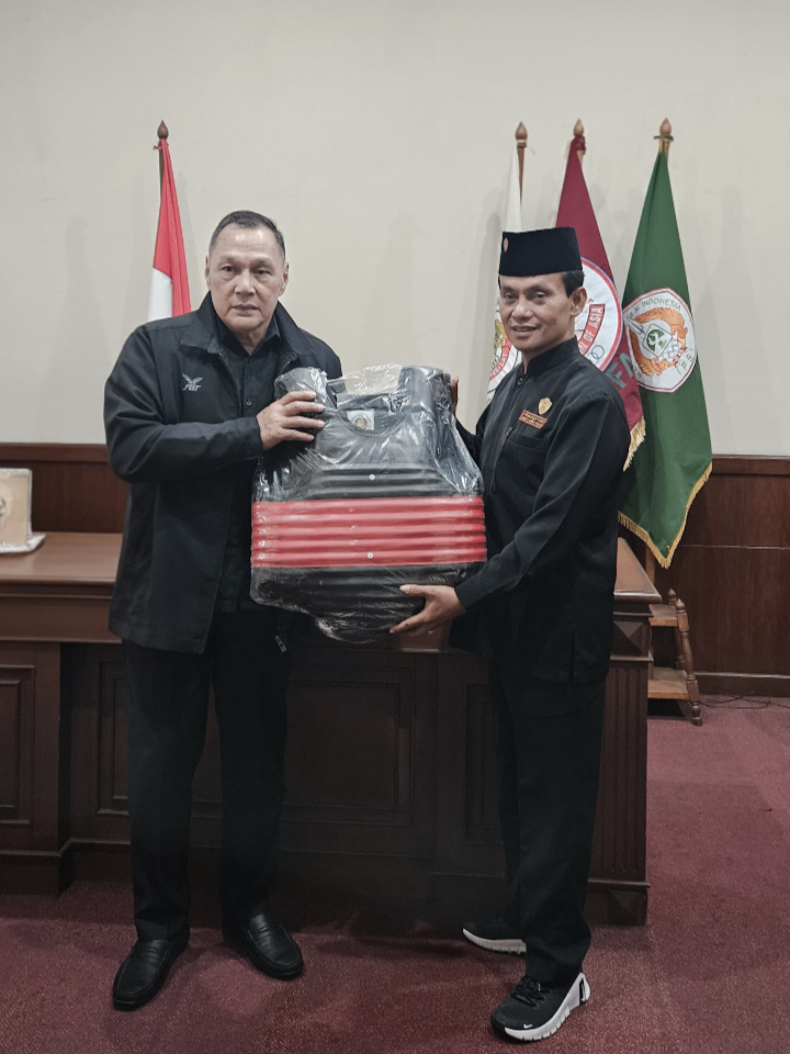 Ketua Harian Pusat PB IPSI Temui Ketua Umum IKS.PI KERA SAKTI di Jakarta 